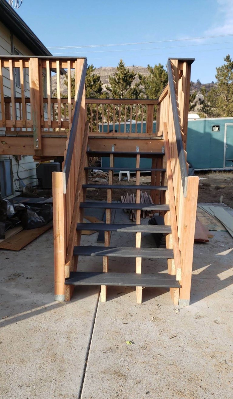 Cedar-railed deck stairs with composite treads